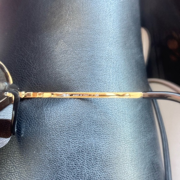 Like New - No Scratches - Rayban Aviators - ® RB3449 iconic Aviator™ - Picture 5 of 7